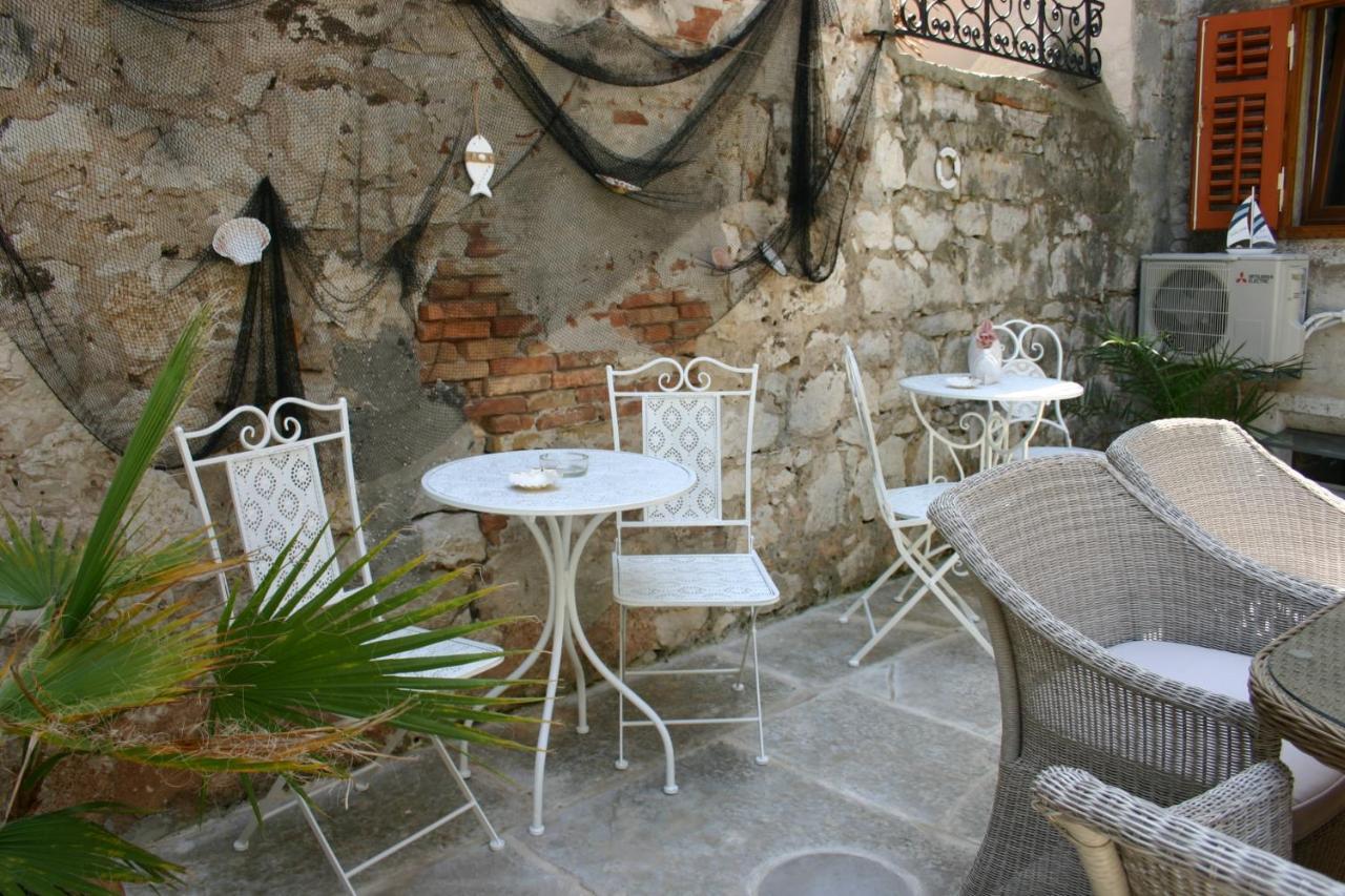 Studio Apartment La Maison De Catherine Rovinj Exterior photo