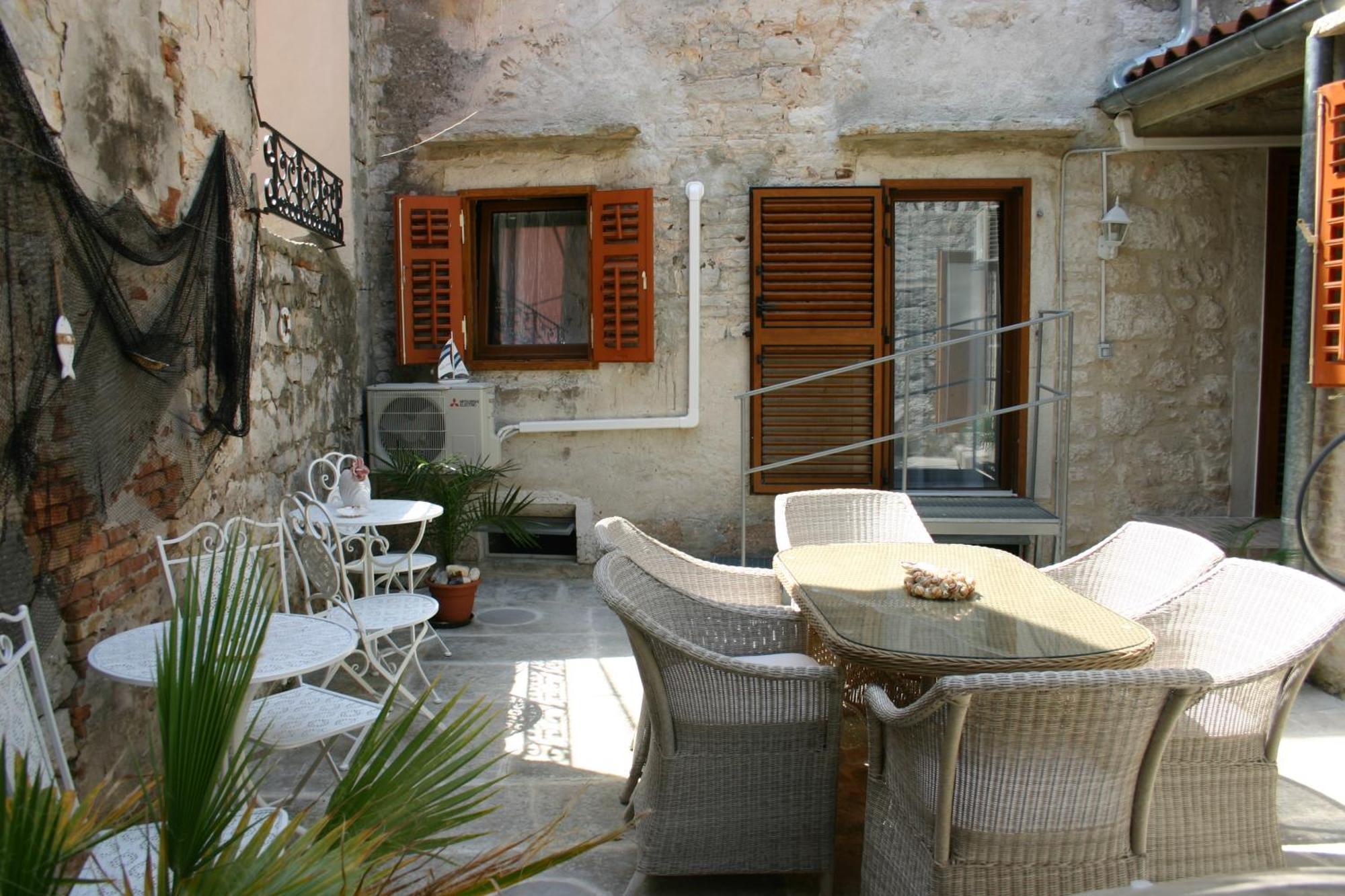 Studio Apartment La Maison De Catherine Rovinj Exterior photo