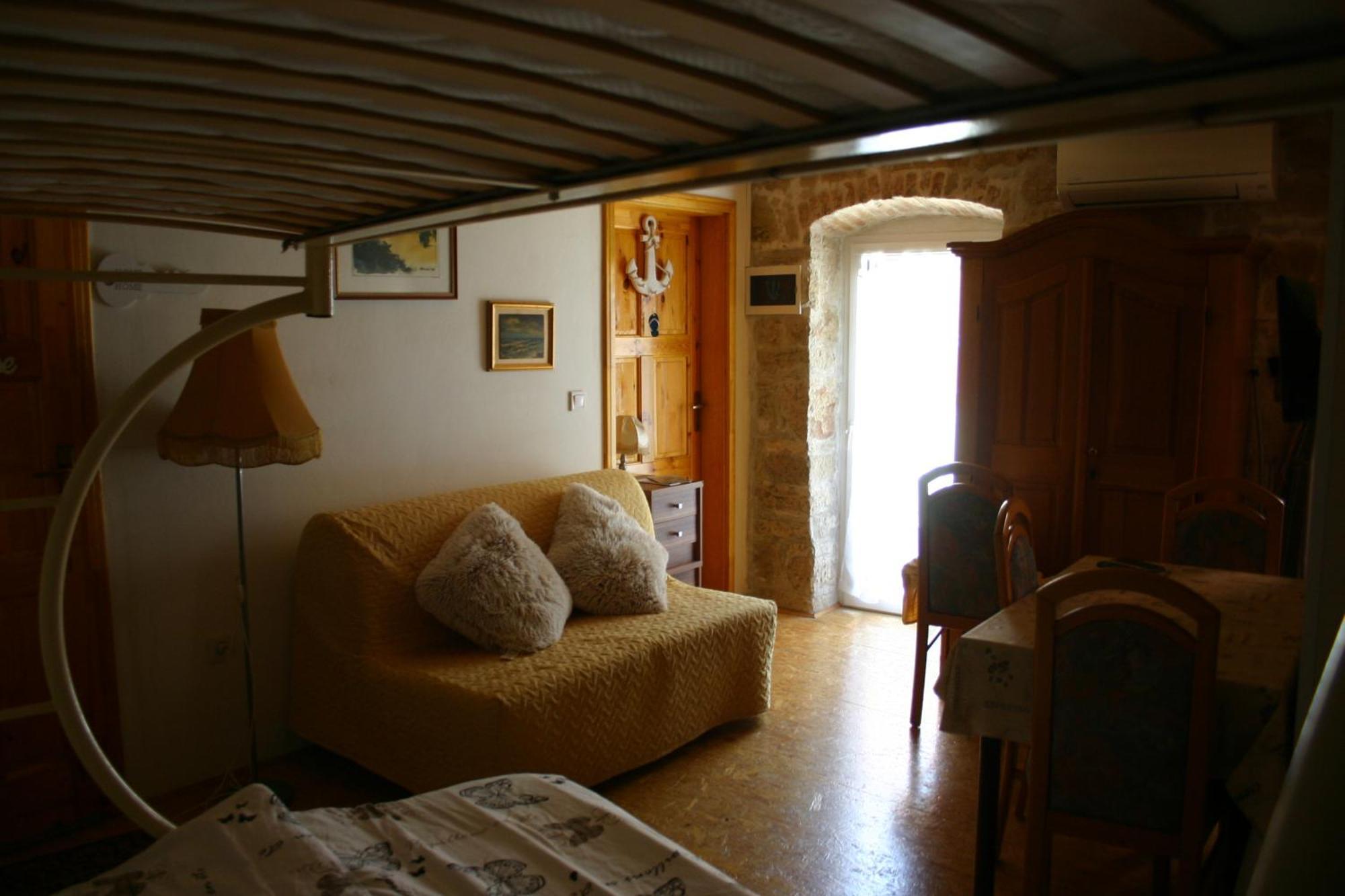 Studio Apartment La Maison De Catherine Rovinj Exterior photo