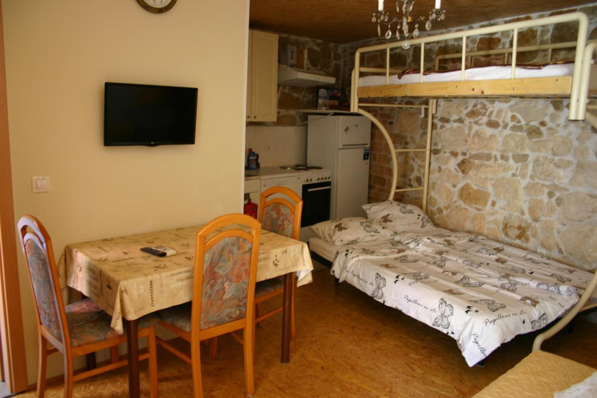 Studio Apartment La Maison De Catherine Rovinj Exterior photo