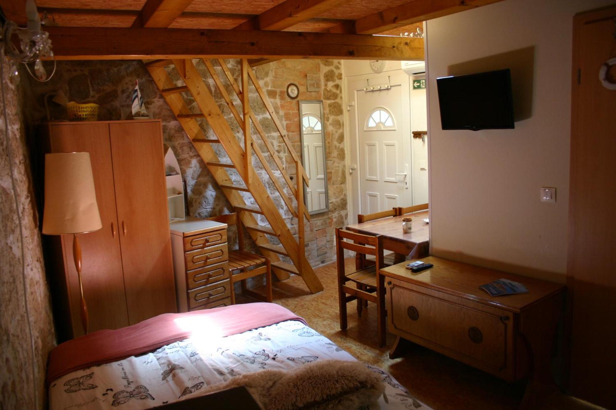 Studio Apartment La Maison De Catherine Rovinj Exterior photo